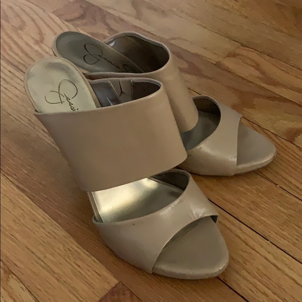 Gorgeous Jessica Simpson heels